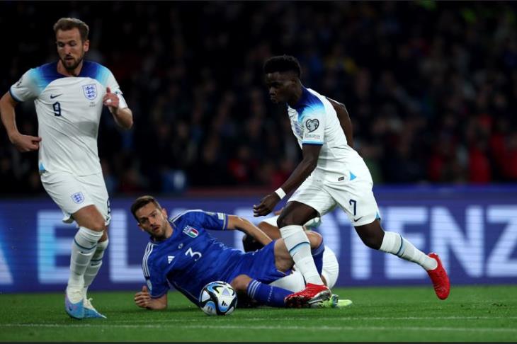 جانب من لقاء إيطاليا وإنجلترا